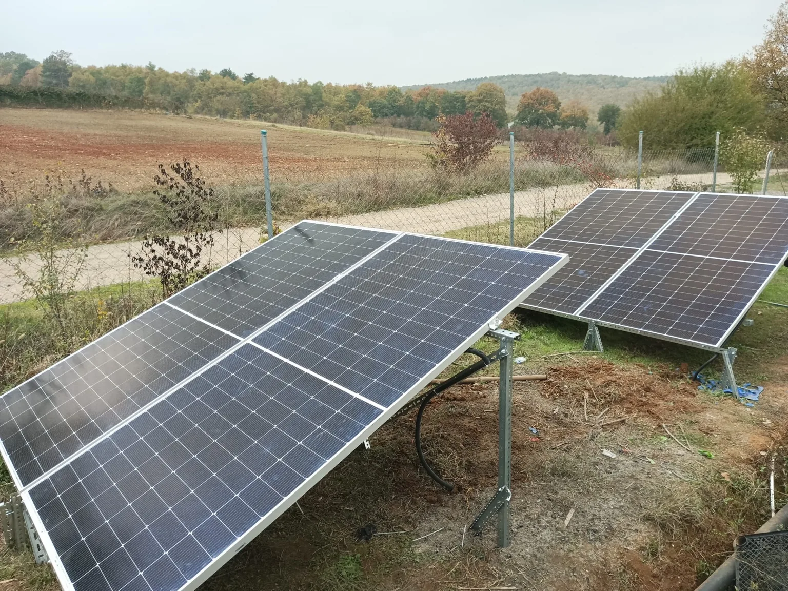 Arazi tipi güneş enerji sistemi kurulumu