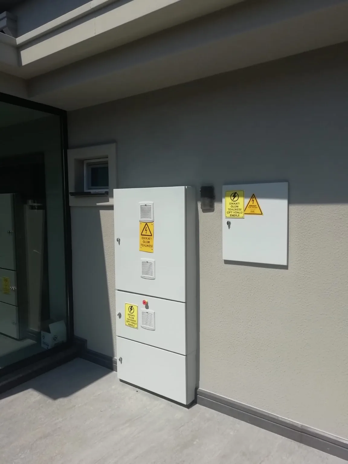 Dış ortam inverter ve elektrik kabini